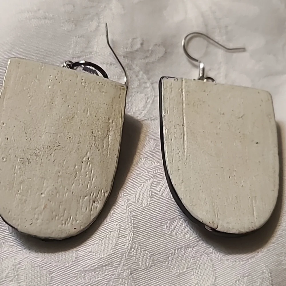 Earrings - Picture 2 of 3